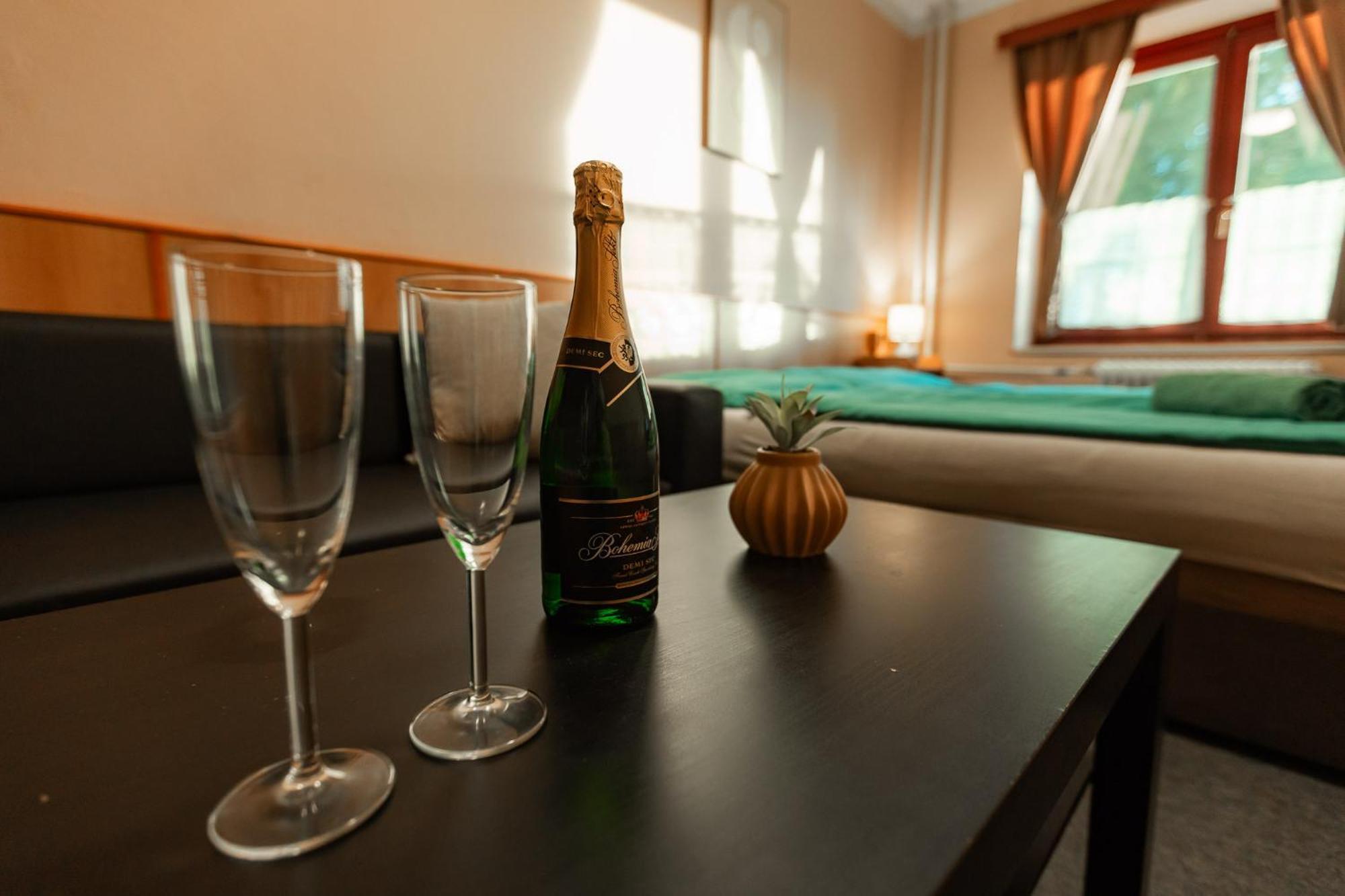 Hotel Rozkos Česká Skalice Habitación foto