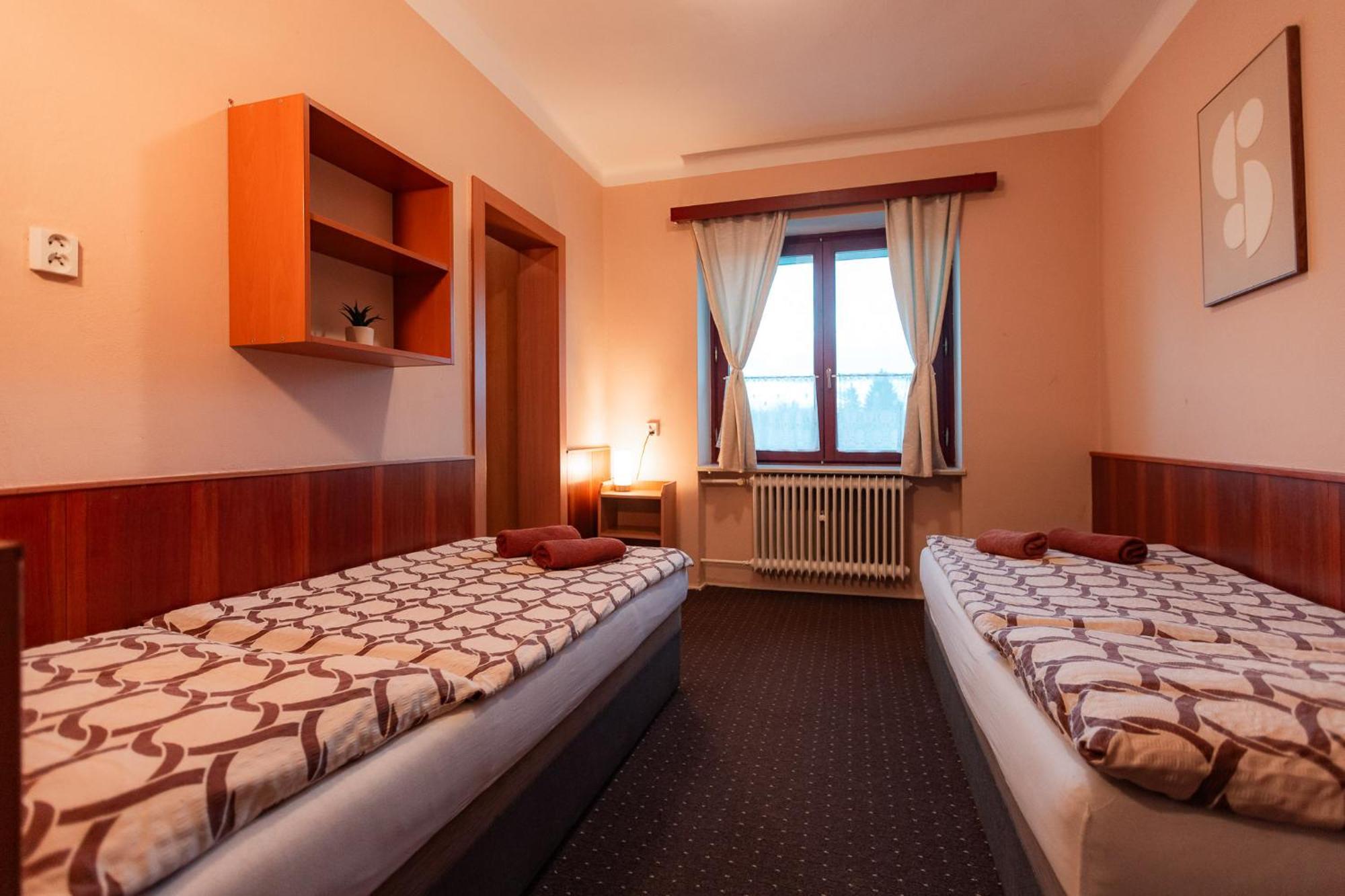 Hotel Rozkos Česká Skalice Habitación foto