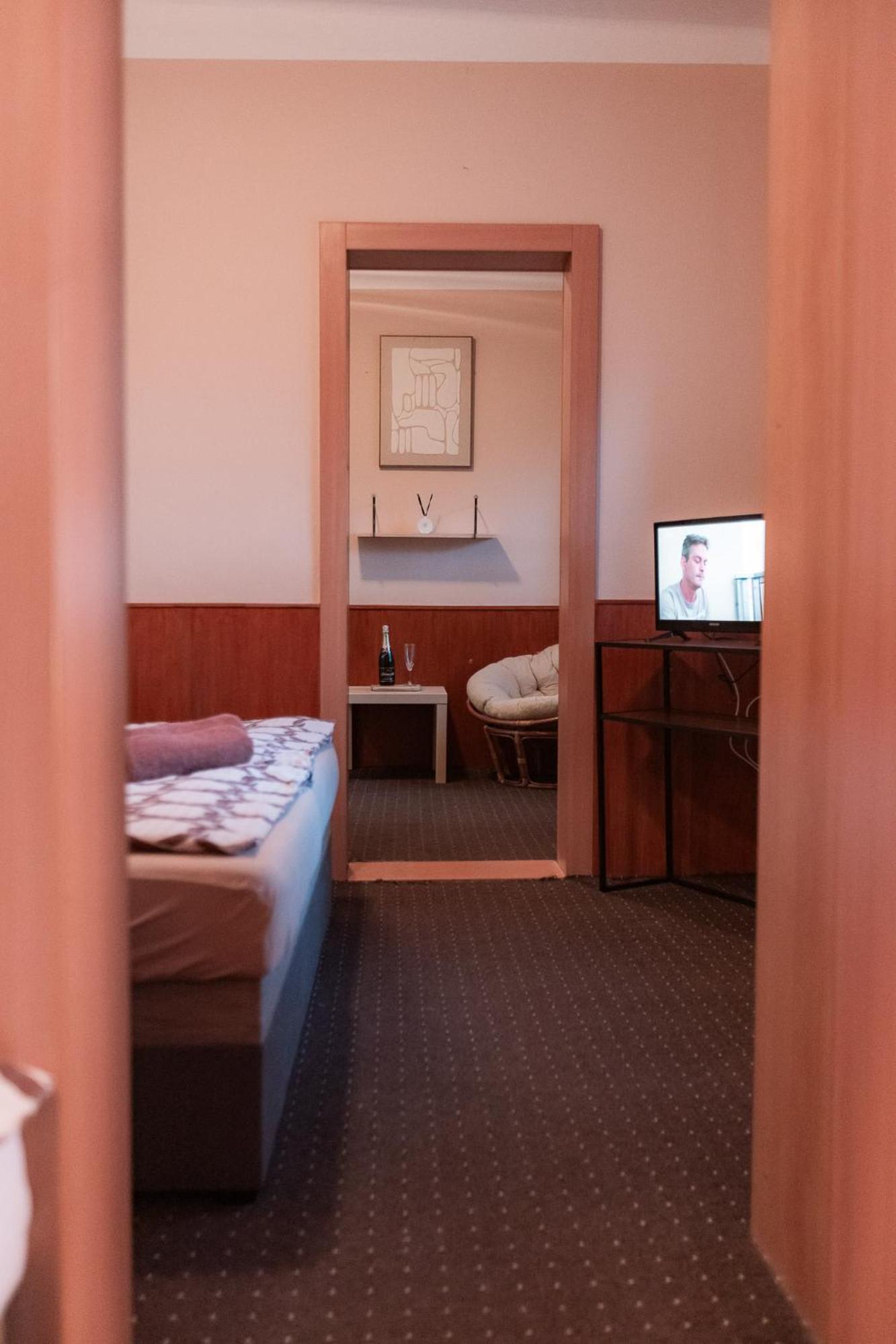 Hotel Rozkos Česká Skalice Habitación foto